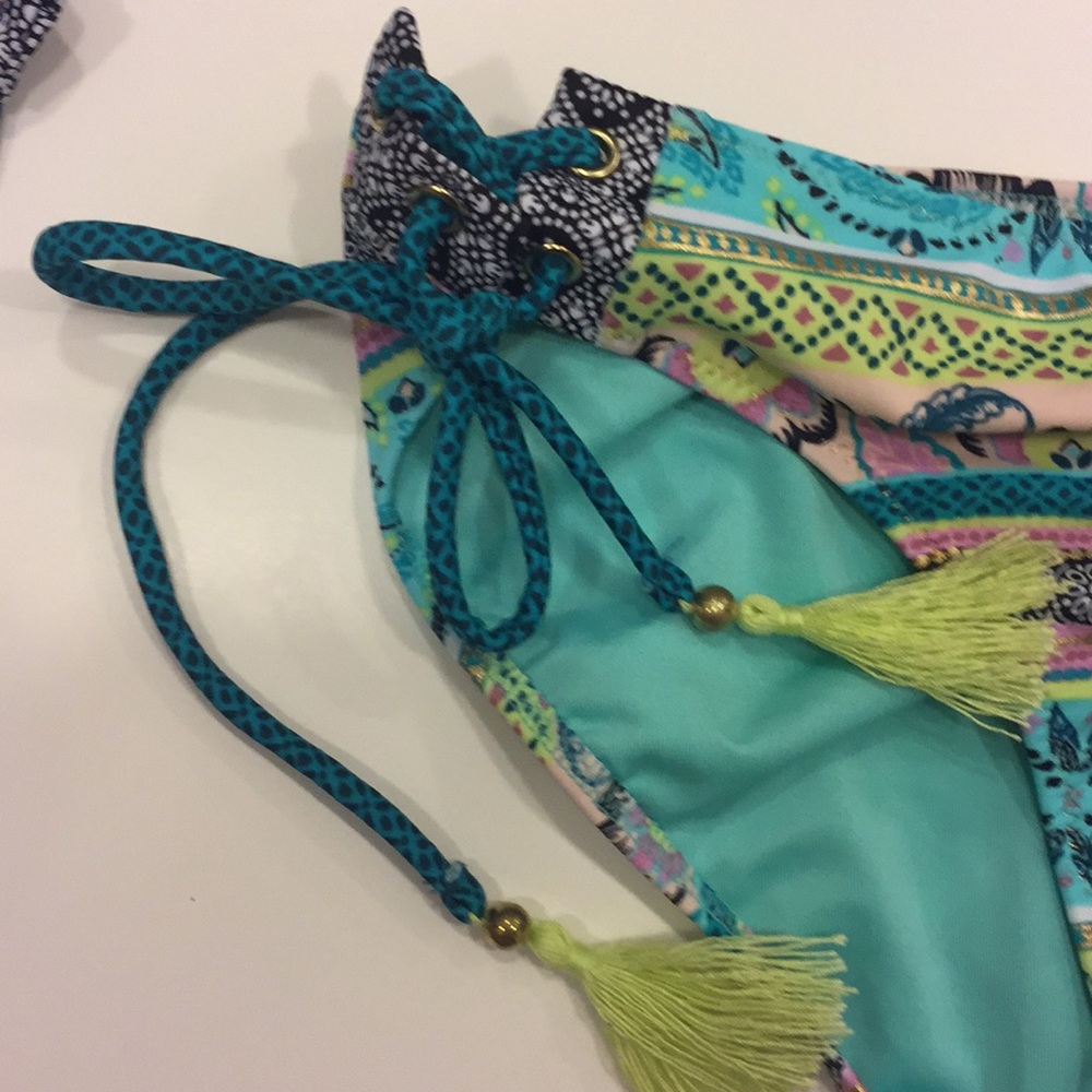 Shade & Shore - Light Lift Bikini Top with bottoms - Picture 6 of 8